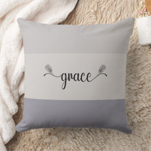 Randig "Grace" kudde med jordnära färger och text