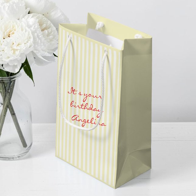 Randig Gul Personlig Script Namn Födelsedag (Striped Yellow Personalized Script Name Birthday Medium Gift Bag)