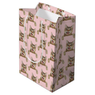 randig katt på rosa rodnad