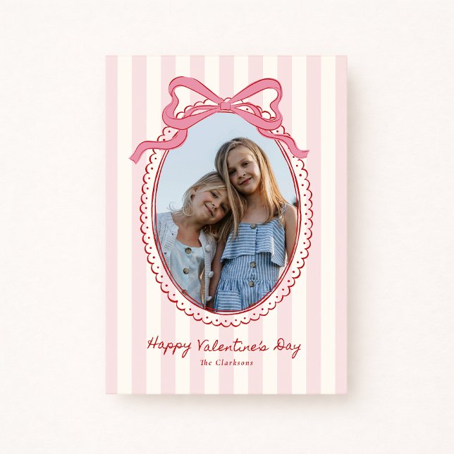 Randig ljusrosa valentinebåge för fotokort inbjudningar (Skapare uppladdad)