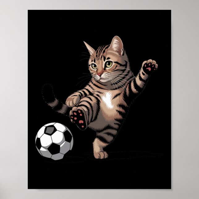 Randig Tabby Katt Sparkar Fotboll Ll Rolig Katt Kä Poster (Framsidan)