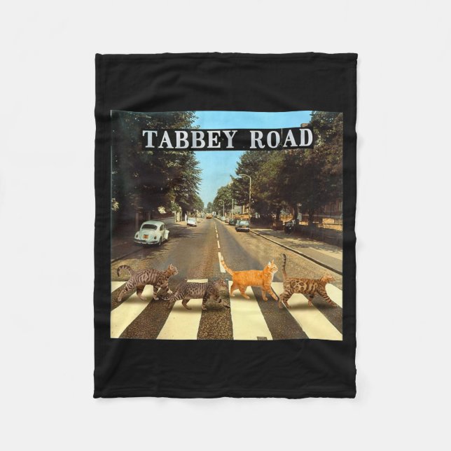 Randiga kattor passerar Tabby Road  Fleecefilt (Framsidan)