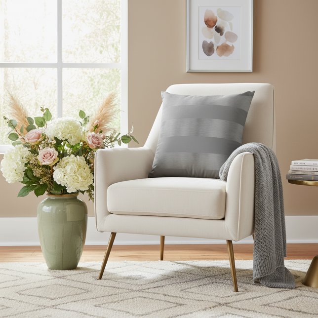 Randiga kuddar - Metalliska silverränder (Faux metallic silver gray pillow.)