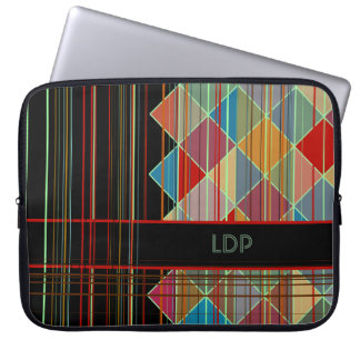 Randiga triangelShapar med initialer på svart Laptop Sleeve