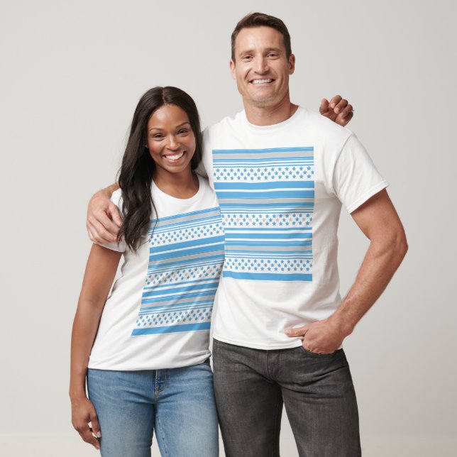 Randigt himmelsblått mönster med stjärnor t shirt (Unisex)