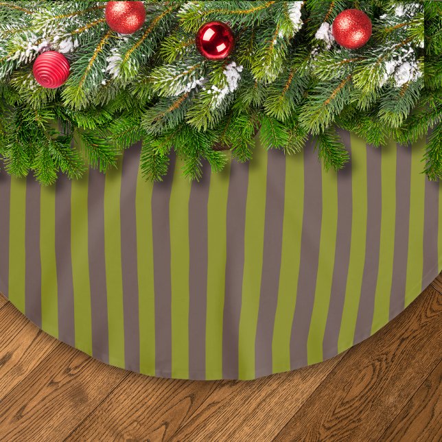 Randigt mönster i chokladbrun och olivgrön julgransmatta borstad polyester (Skapare uppladdad)