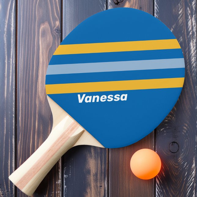 Randigt vid havet med namn pingisracket (Skapare uppladdad)