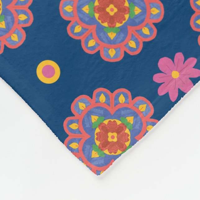 Rangoli Flowers Polka dots på Blue Fleece Blanket (Hörn)
