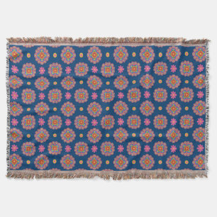Rangoli Flowers, Polka dots på Blue Throw Blanket Mysfilt