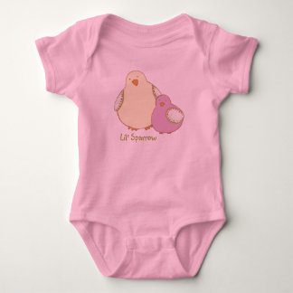 Ranka för Lil Sparrowsmåbarn Tee