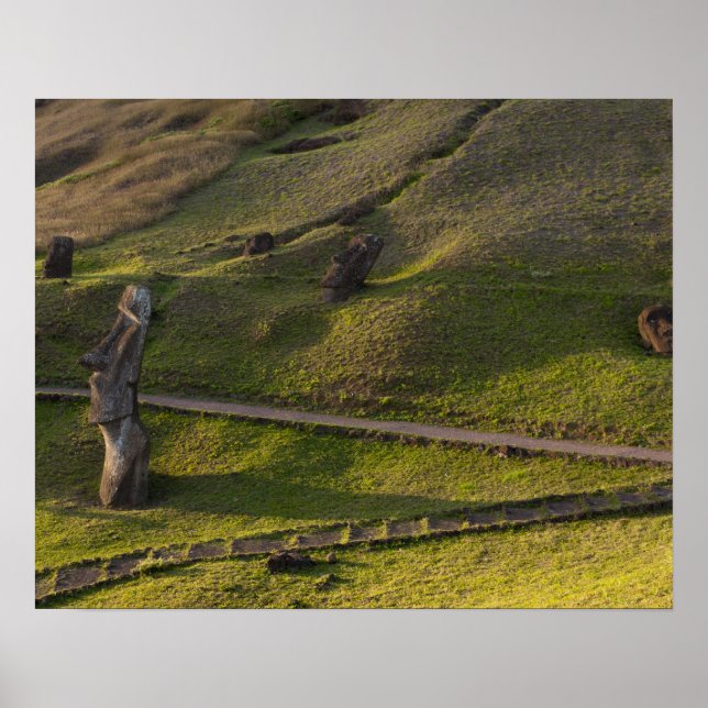 Rano Raraku, Rapa Nui, Påskön, Chile Poster (Framsidan)