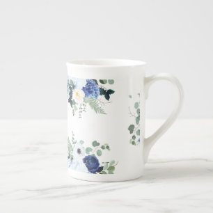 Ranunculus Anemone Hydrangea Ro Vitvit bakgrund Benporslin Mugg