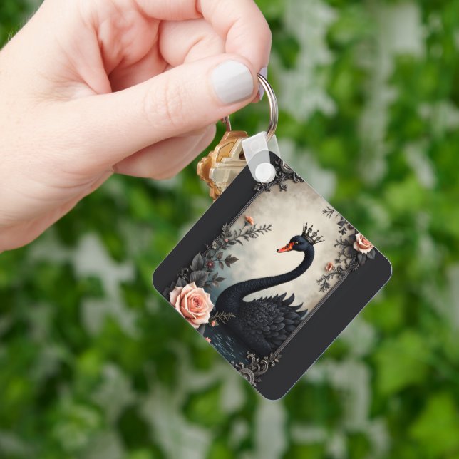 Rare as a black swan, timeless as true love.  nyckelring (Hand)