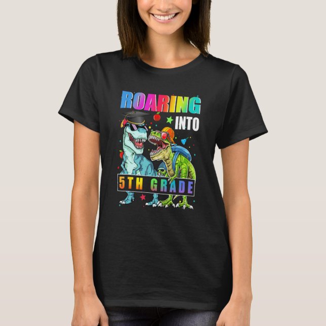 Raring 5:e Klass Cute Dinosaur-ryggsäck tillbaka t Shirt (Framsida)