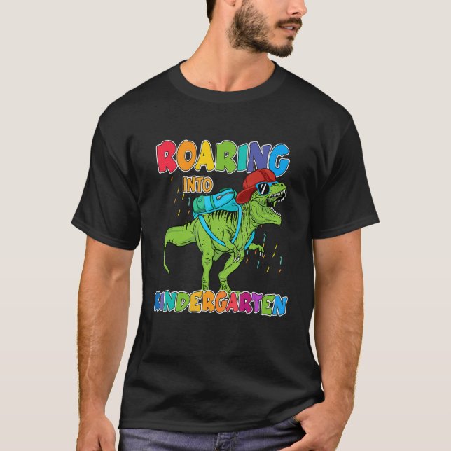 Raring till Kindergarten Dinosaur Back to school T Shirt (Framsida)