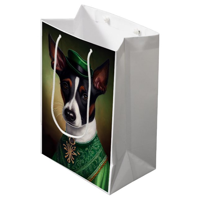 Råtta Terrier Hund i St. Patrick Dress (Framsidan Vinklad)