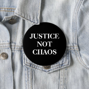 [Rättvisa, inte kaos] Svartvit fredlig protest Knapp
