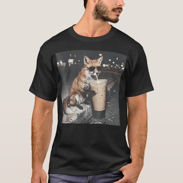 Räv dricker iskaffe Roligt djur T Shirt (Framsida)