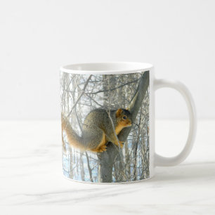 Rävekorren profilerar muggen (för vintern) kaffemugg