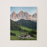 Ravel i byarna Dolomitbergen Pussel<br><div class="desc">Den här reseteman har en pikturesk alpinstad med de torrande Dolomitbergen bakom sig i Italien #resa #äventyr #berg #dolomites #alpine #europe #european #italien #italian #outdoor #Landsside #landmark #tirol #unesco #turism #natur #Landcape #firande #maträtt #gåva #gåvor #puzzle #puzzles #jles igszawa #jigsawpuzzle #roligt #spel</div>