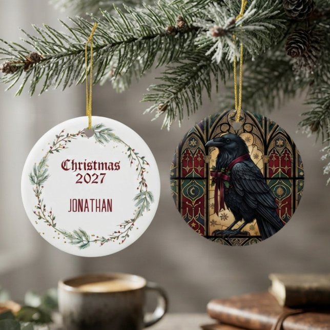 Raven Gotisk Glasmosaik Julgransprydnad Keramik (Simulated stained glass raven christmas ornament for alternative holiday lovers .)