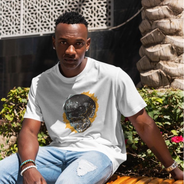 Raven On Skull Illustration T Shirt (Skapare uppladdad)