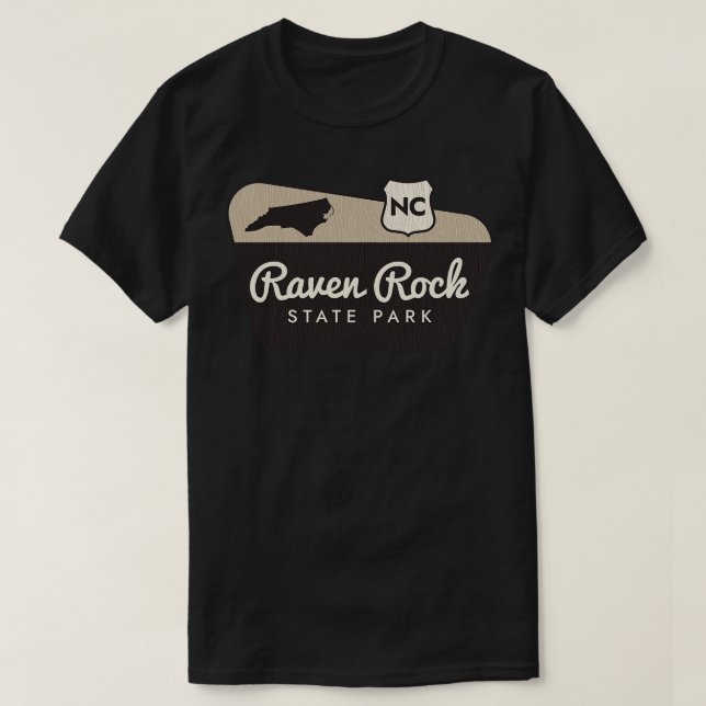 Raven Sten State Park North olina Välkomstskylt T Shirt (Design framsida)