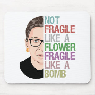 RBG Ruth Bader Ginsburg Fragile som en blomma Musmatta