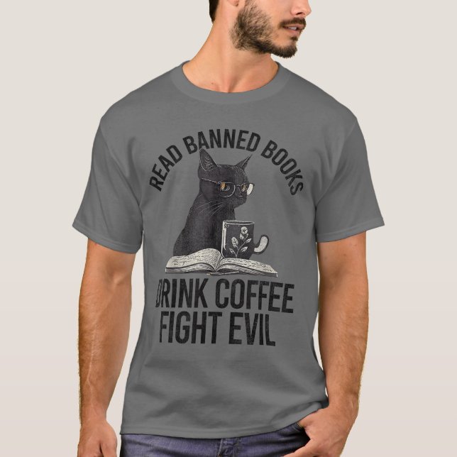 Read Banned Books Drink Coffee Fight Evil Black Ca T Shirt (Framsida)