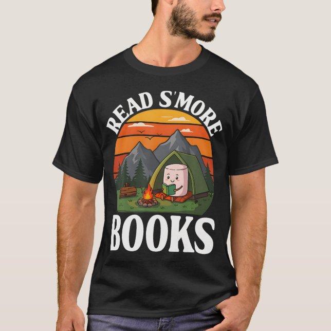 Read S'More Books Camping Outdoors Travel Campfire T Shirt (Framsida)