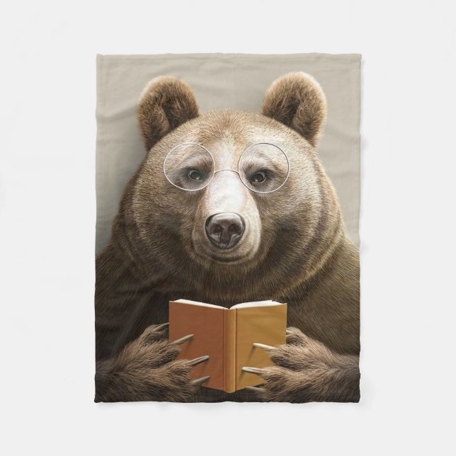 Reader Gift Bear Reading A Book Fleecefilt (Framsidan)