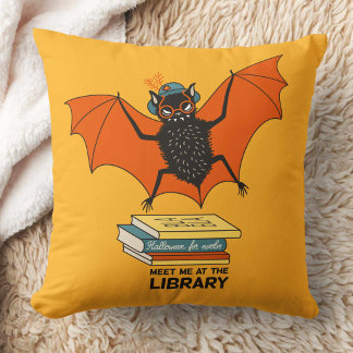 Reading Bat | Whimsical Librarian with Books Kudde