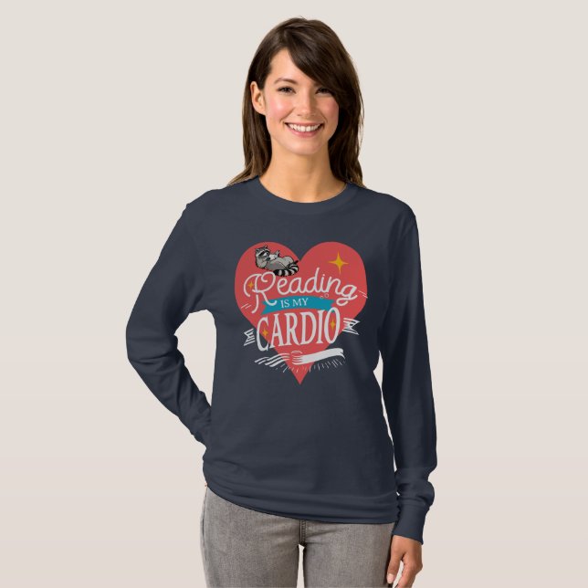 Reading is My Cardio Red Heart Raccoon T Shirt (Hel framsida)