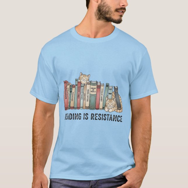 Reading Is Resistance Cat & Books  –T-Shirt T Shirt (Framsida)