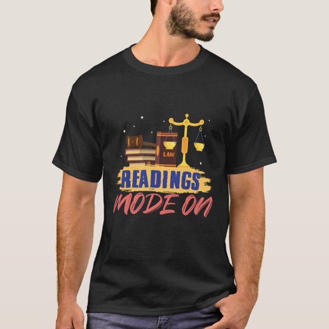 Readings Mode On for Aspiring Lawyers and Law Stud T Shirt (Framsida)