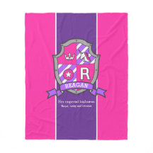 Reagan brev R namn innebär att skydda rosa lila