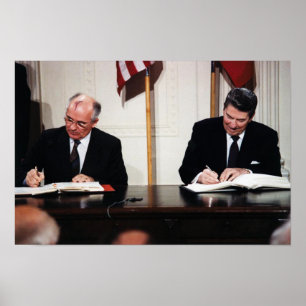 Reagan och Gorbachev på att underteckna Poster