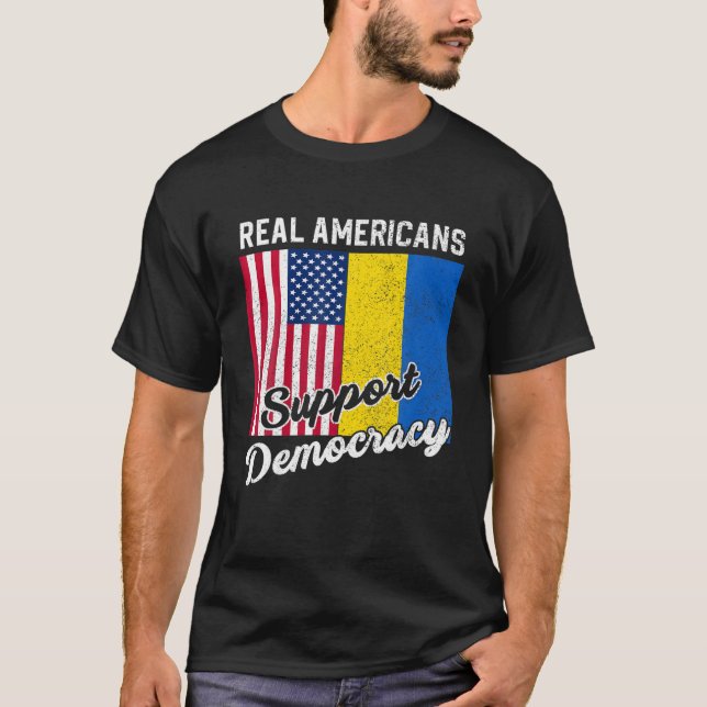 Real Americans Support Democracy Pro Ukraine Anti T Shirt (Framsida)
