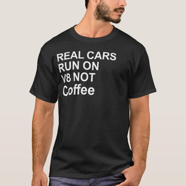 Real Cars Run On V8 Not Coffee T Shirt (Framsida)