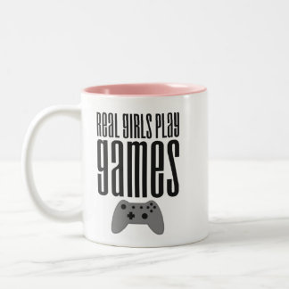 Real Girls spelar spel med två tonsekunders kaffe  Två-Tonad Mugg