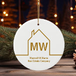 Real Gods Company Personlig Chic Guld Realtor Julgransprydnad Keramik<br><div class="desc">Denna moderna julprydnad från personligens verkstad är enkel och subtil med ditt monogram och det riktiga företaget gods namn i elegant guld. Den har en minsta chic av ett hus. Modern bonusaffär i marknadsföring.</div>