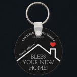 Real Gods House Heart Anpassningsbar Realtor Busin Nyckelring<br><div class="desc">En nyckelkedja med 2, 25-tumsdiameter har ett rött hjärta över ett nytt hems tak, ord "Bless This Home!" tillsammans med ditt företag namn, mobilt nummer och agent namn. ÄNDRA BAKGRUND FÄRG till vad som helst - vi visar svart. Anpassa den här presenten från företaget marknadsföring med egen information för att...</div>