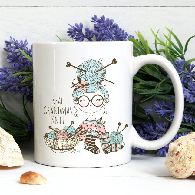 Real Grandmas Sticka Cute Whimsical Roligt Knittin Två-Tonad Mugg (Skapare uppladdad)
