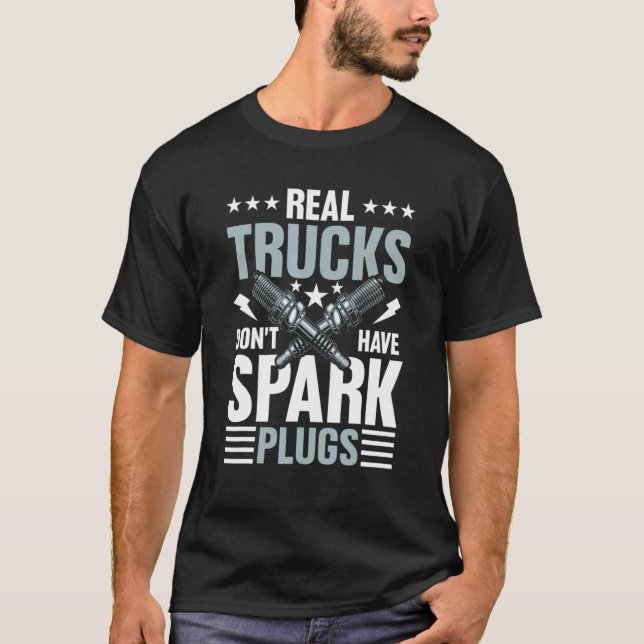 Real Lastbilar har inga gnisttändningar T Shirt (Framsida)