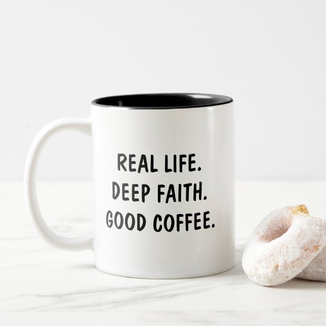 Real Life Deep Faith Good Coffee Två-Tonad Mugg (Med munk)