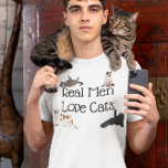 Real Manar Kärlek Cats T Shirt<br><div class="desc">Den här designen skapades genom digital grafik. Du kan ändra stil på den här skjortan genom att välja Mer > under alternativet stil. Det kan vara personlig genom att klicka på anpassningsknappen och ändra färg, lägga till namn, initialer eller ord som du vill ha. Kontakta mig på colorflowcreations@gmail.com om du...</div>