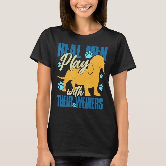 Real Manar leker med sin Weiners Coola Weiner Hund T Shirt (Framsida)