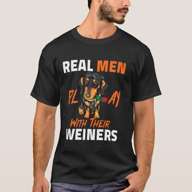 Real Manar leker med sina Weiners-finniga Dachshun T Shirt (Framsida)