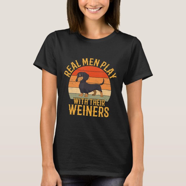 Real Manar leker med sina Weiners-funny Dachshund T Shirt (Framsida)