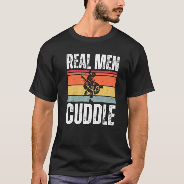 Real Men Cuddle  Brazilian Jiu Jitsu T Shirt (Framsida)